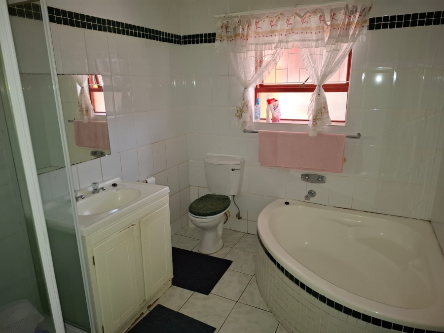 4 Bedroom Property for Sale in Fisherhaven Western Cape